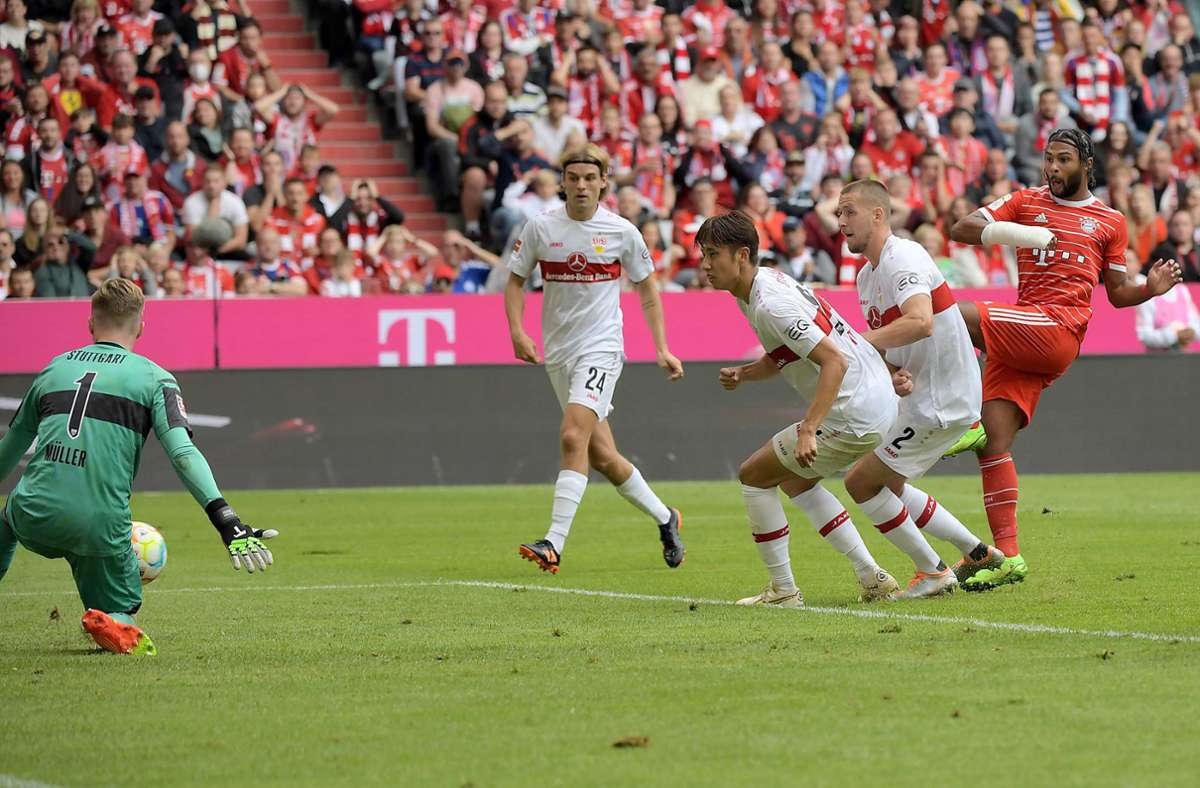 In der 30. Minute hatte der FCB die erste richtige Chance. Zunächst parierte Florian Müller gegen Mathys Tel, danach gegen Serge Gnabry.