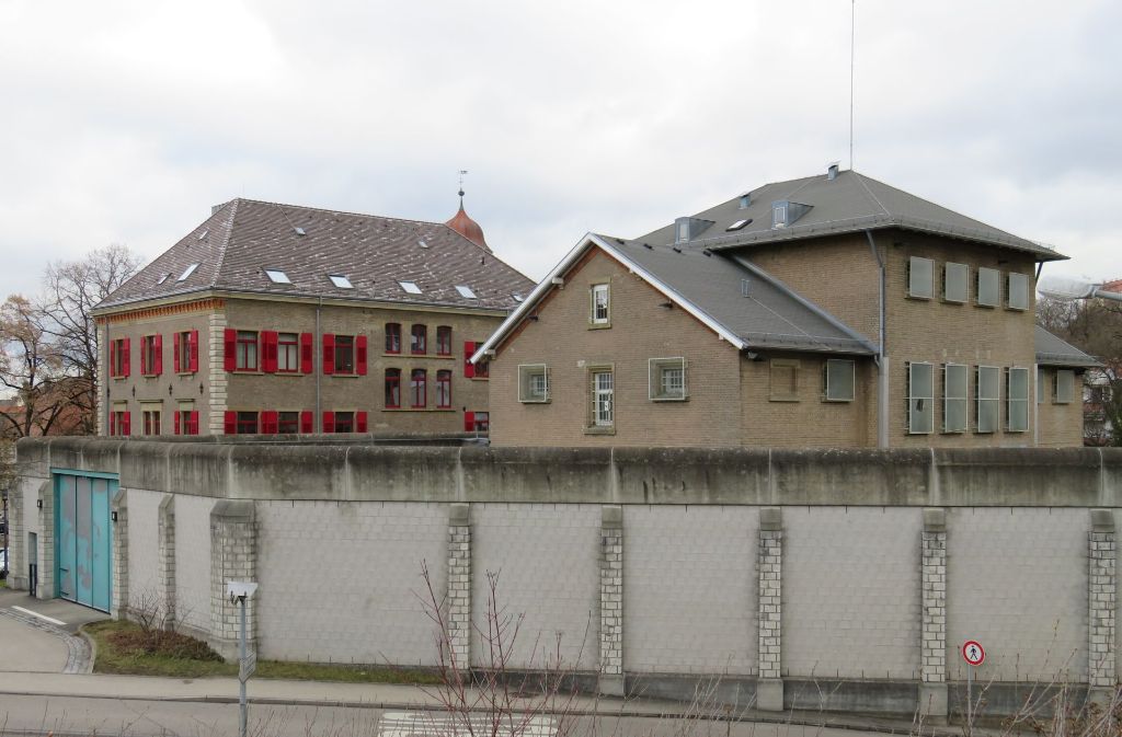 Hinter Gittern: das Gefängnis wurde zusammen mit dem Amtsgericht (links im Bild) errichtet. Foto: Fuchs
