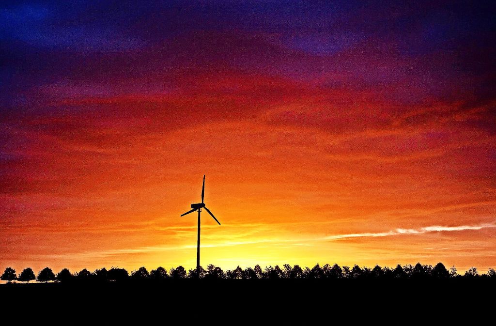Niedersachsen: Einwohner: 7.926.599 Fläche: 47.592,82 km2 Durchschnittsalter: 44,3. 312 Windräder mit insgesamt 900 Megawatt Leistung wurden 2016 in Niedersachsen neu installiert – das ist Rekord.