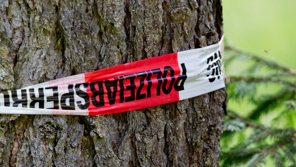 17-Jährige in Bayern tot aufgefunden: Junge Frau vermutlich bei Sturz tödlich verletzt