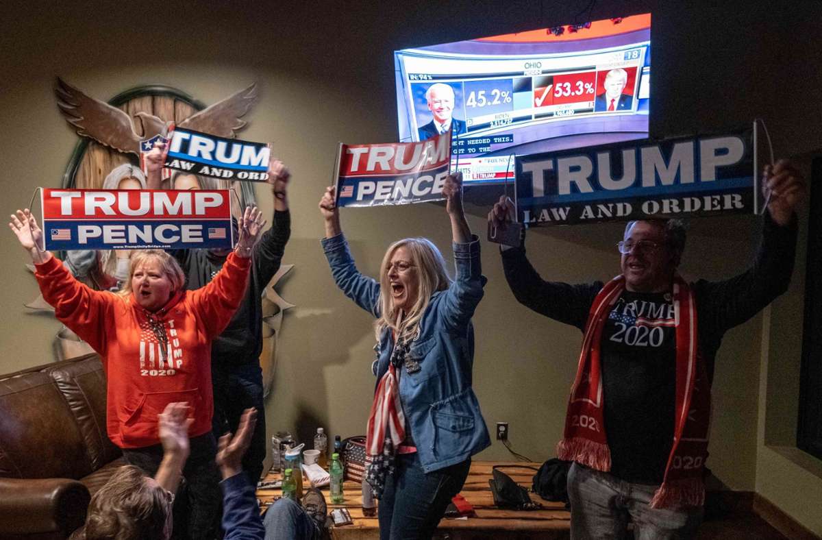 Trump-Anhänger in New Hudsen, die seine Wahlsprüche aufgriffen.
