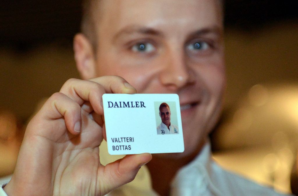 Offizieller Daimler-Mitarbeiter: Bottas erhielt am Montag auch einen Ausweis des Konzerns.
