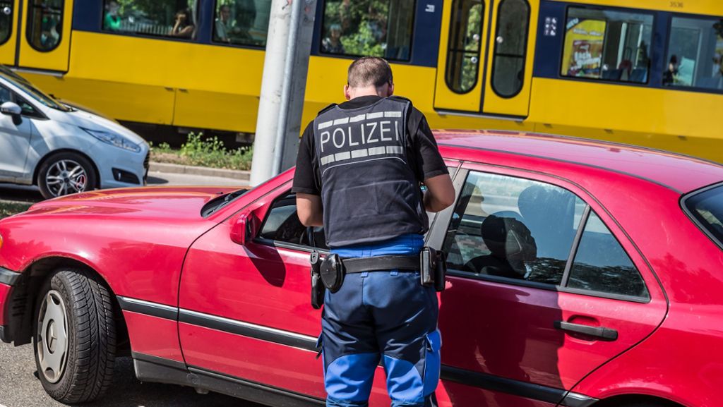 Polizeikontrollen in Stuttgart: Bis Mitternacht jagt die Polizei Handy-Sünder