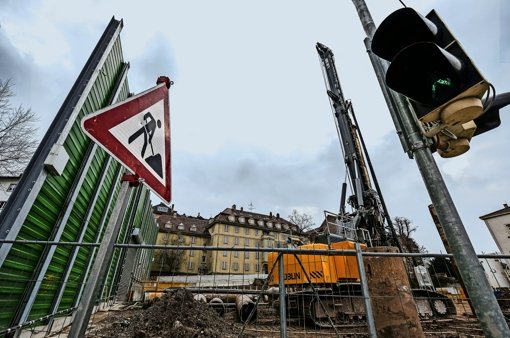 Die S-21-Bauarbeiten an der Willy-Brandt-Straße gehen voran. Jetzt gibt es einen neuen Konflikt mit Eigentümern. Foto: Lichtgut/Leif Piechowski
