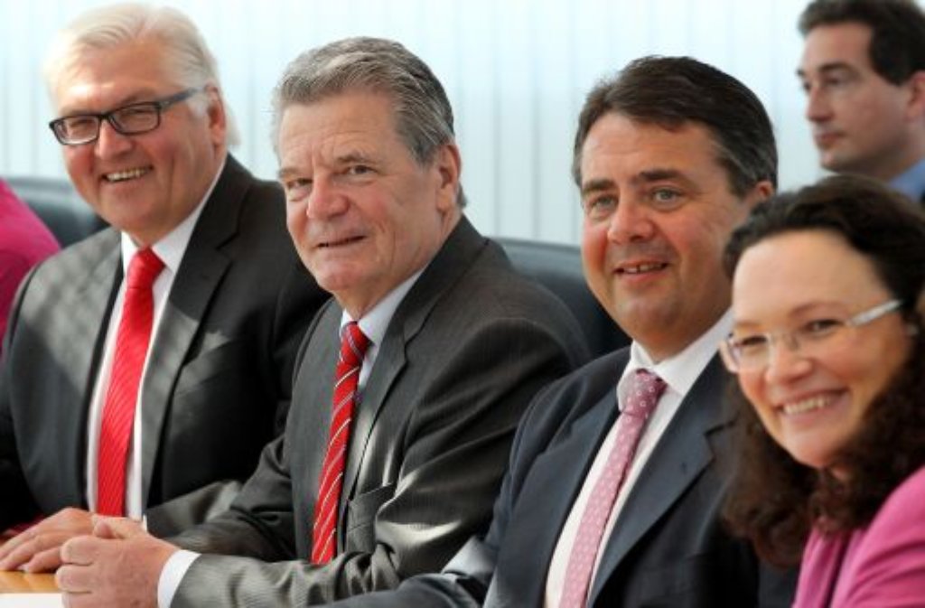 Zehn Jahre später ist Joachim Gauck wieder in aller Munde: Horst Köhler legt überraschend sein Amt nieder, ein Nachfolger muss binnen 30 Tagen gefunden werden. SPD und...