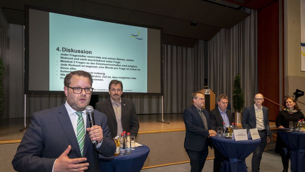  Am 14. Juli entscheiden die Schwieberdinger, ob sie einen regionalen Gewerbeschwerpunkt wollen, auf dem sich Porsche ansiedeln möchte. Grünen-Politiker Markus Rösler kritisiert die Art und Weise der Information vor Ort. 