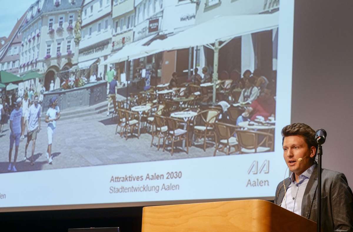 Wie man einen Flächennutzungsplan und damit die Stadtentwicklung neu aufstellt, dabei aber auch die Bürger bestmöglich mitnimmt, das erläuterte Andreas Steidel vom Stadtplanungsamt Aalen.