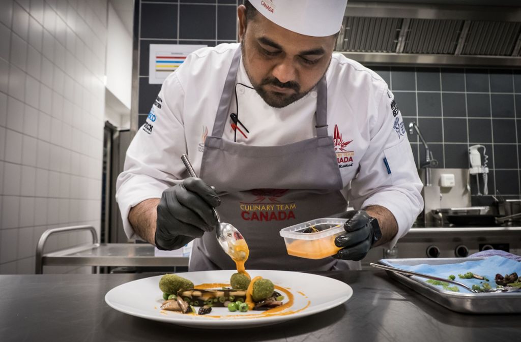 Der Teamchef: Rahil Rathod vom Culinary Team Canada bereitet Rinderbäckchen zu.