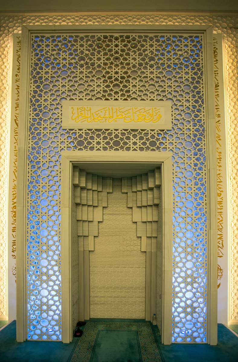 Die Mihrab oder auch Gebetsnische, die immer in Richtung Mekka ausgerichtet ist.