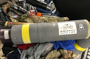 Sicherheitsleute entdecken Raketenwerfer im Fluggepäck