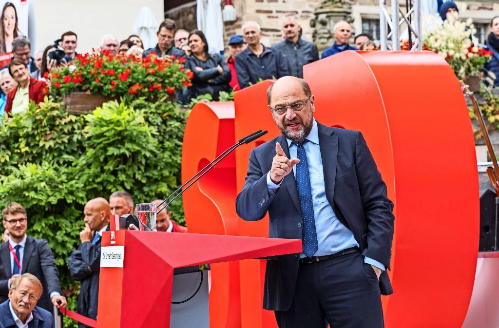 Martin Schulz greift vor seinen Parteianhängern in die Rhetorikkiste.