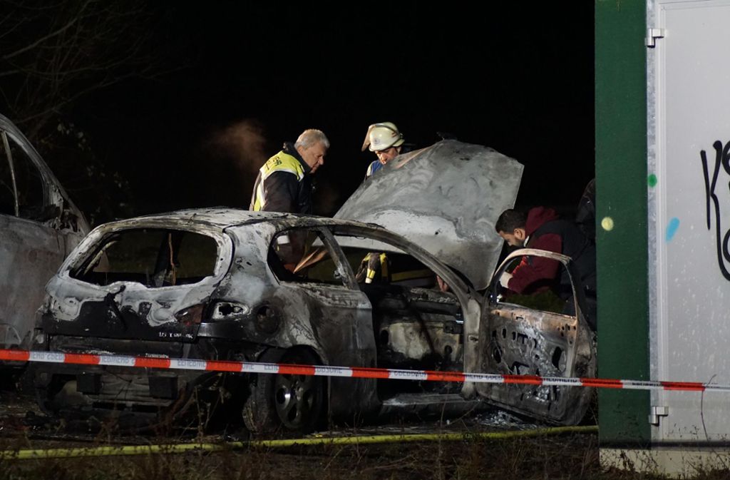 Der Alfa Romeo, mit dem die Räuber zum Tatort gefahren waren, brannte völlig aus.