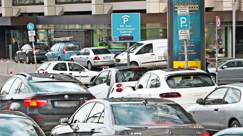  Die Lokalpolitiker fordern eine neuerliche Beratung und die Befragung der Bürger zu den künftigen Regeln für das Parken im Stadtzentrum. Wegen der Gebührenhöhe von 400 Euro jährlich hegen sie sogar rechtliche Zweifel. 