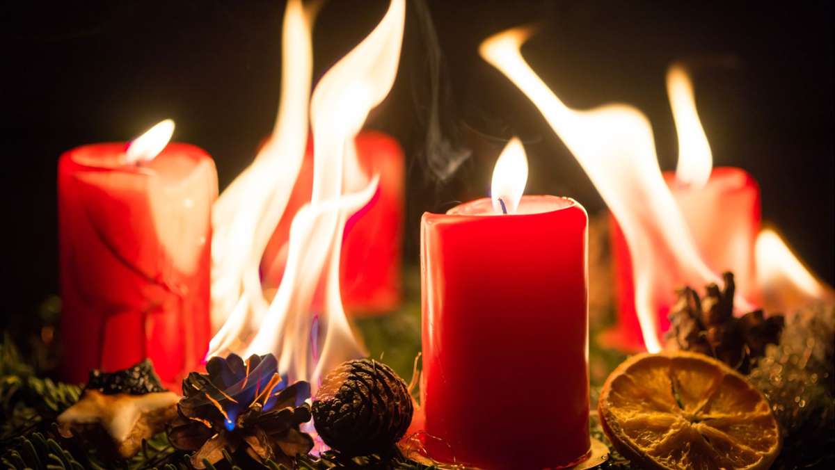  Dass sie eine brennende Kerze vergessen hat, ist für eine Frau aus Schwieberdingen (Kreis Ludwigsburg) ums Haar böse ausgegangen. Sie und ihre Kinder erlitten aber Rauchvergiftungen. 