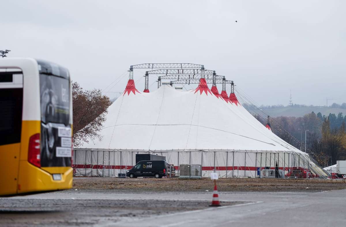 Im Dezember 2021 stand das Zelt schon – konnte aber wegen Corona nicht bespielt werden.