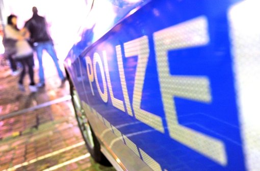 Ein betrunkener 22-Jähriger fährt mit seinem Renault in Stuttgart-Ost über eine rote Ampel und kollidiert mit einem Hyundai. Dessen Fahrer wird leicht verletzt. (Symbolbild) Foto: dpa