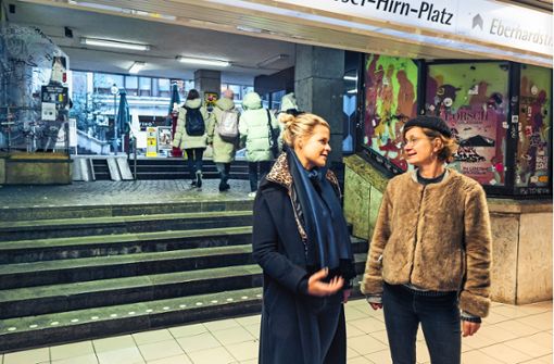 Sara Dahme und Ninette Sander in der Unterführung im Schwabenzentrum in der Stuttgarter Innenstadt Foto: Lichtgut/Max Kovalenko