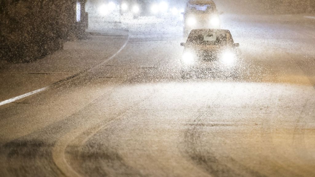Albaufstieg: Mehrere Unfälle bei starkem Schneefall auf glatten Straßen