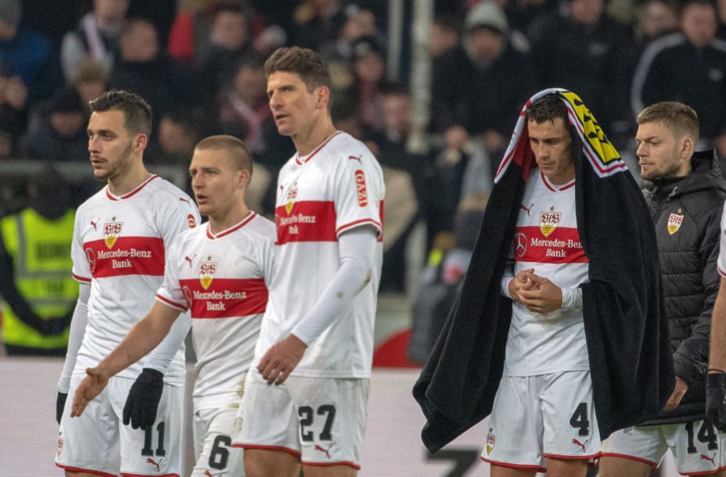 Enttäuschung bei den Spielern des VfB Stuttgart nach dem 2:3 gegen den 1. FSV Mainz 05.