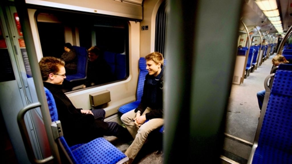 S-Bahnen fahren jetzt auch nachts: Nachtschwärmer auf der Schiene