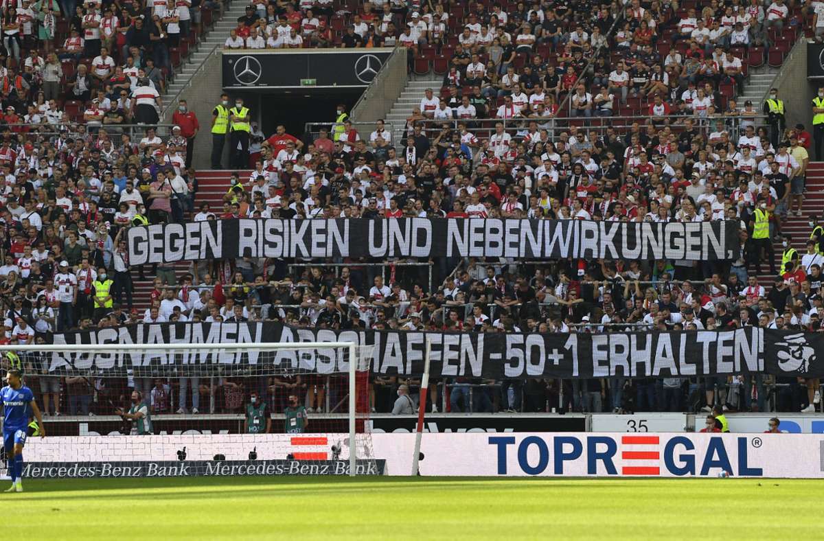 Fans des VfB Stuttgart fordern  schon länger die Abschaffung von Ausnahmen von der 50+1-Regel (Archivbild). Foto: imago images//Michael Weber