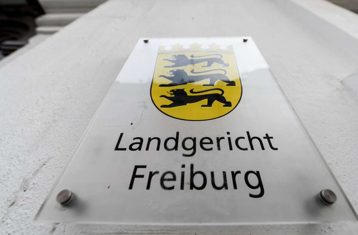 Das Landgericht in Freiburg muss nun entscheiden, ob ein neuer Termin festgelegt werde. (Symbolbild) Foto: dpa/Patrick Seeger