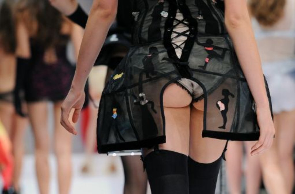 Ein Experte für wenig Stoff ist die Modefirma Triumph - und auf der Fashion Week in Berlin zeigt Triumph dann eben ...