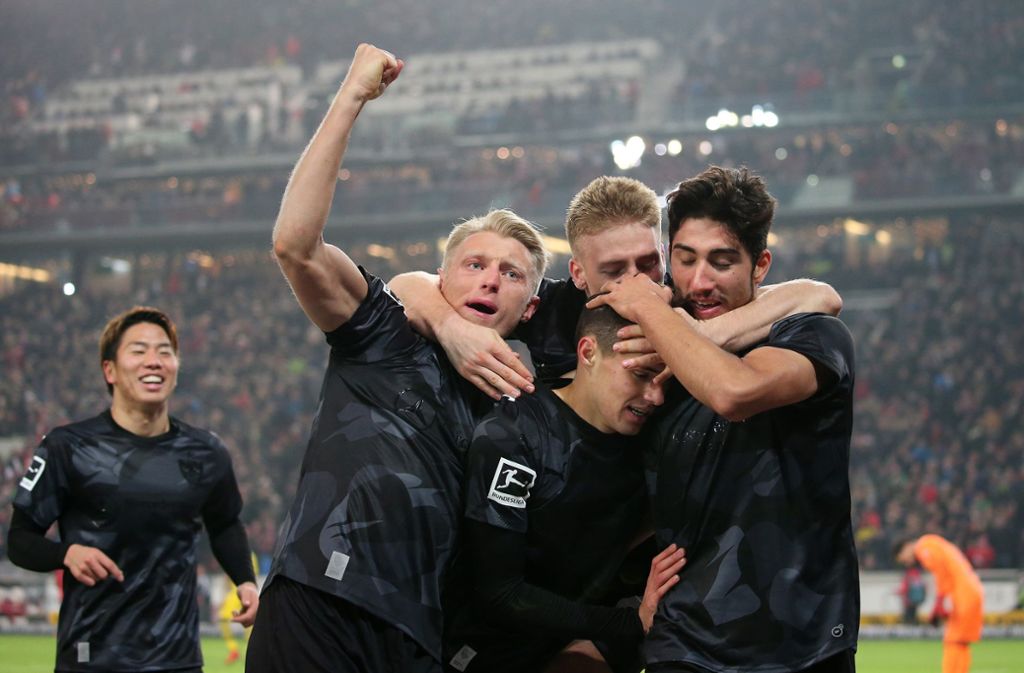 Das Team feierte dabei nicht zuletzt dank des Torschützen Josip Brekalo (vorne) einen 2:1-Sieg gegen den BVB – es war ein großer Abend für den damaligen Aufsteiger.