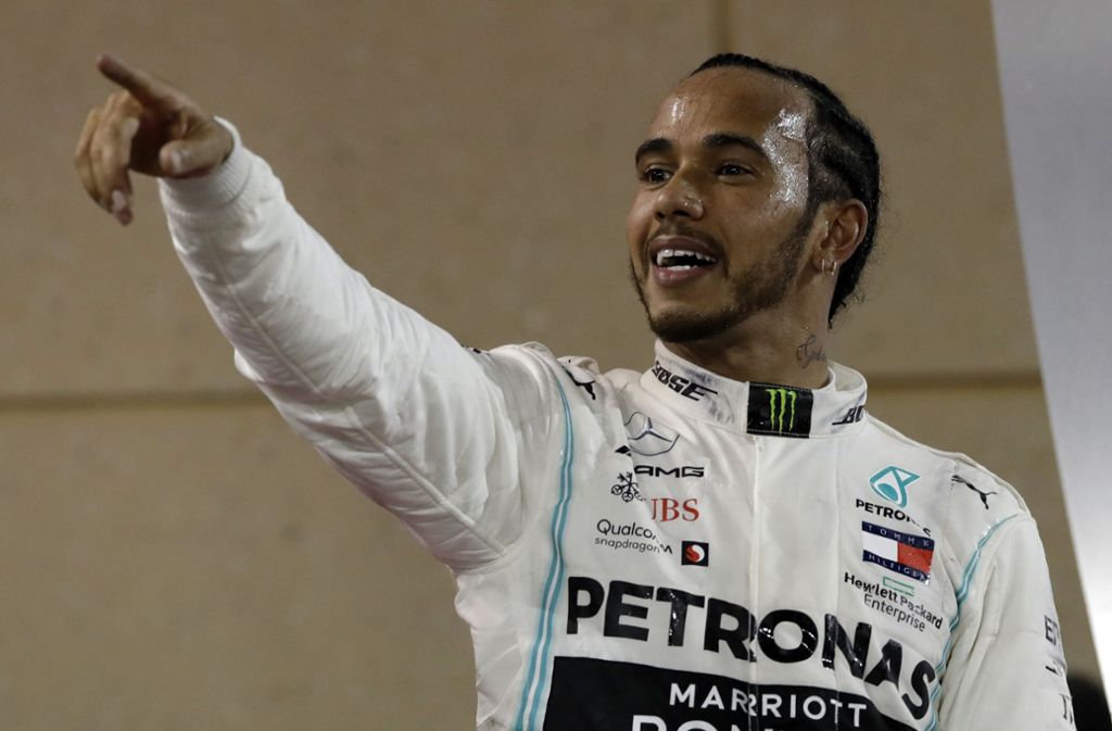 Das britische Boulevard-Blatt „The Sun“ freut sich für den glücklicher Sieger Lewis Hamilton (Foto): „Hamilton im Glück durch Leclercs herzzerreißendes Finale. Hamilton profitierte zudem von einem entsetzlichen Fehler Vettels, der sich drehte und damit unter dem Druck des Engländers zerbrach.“