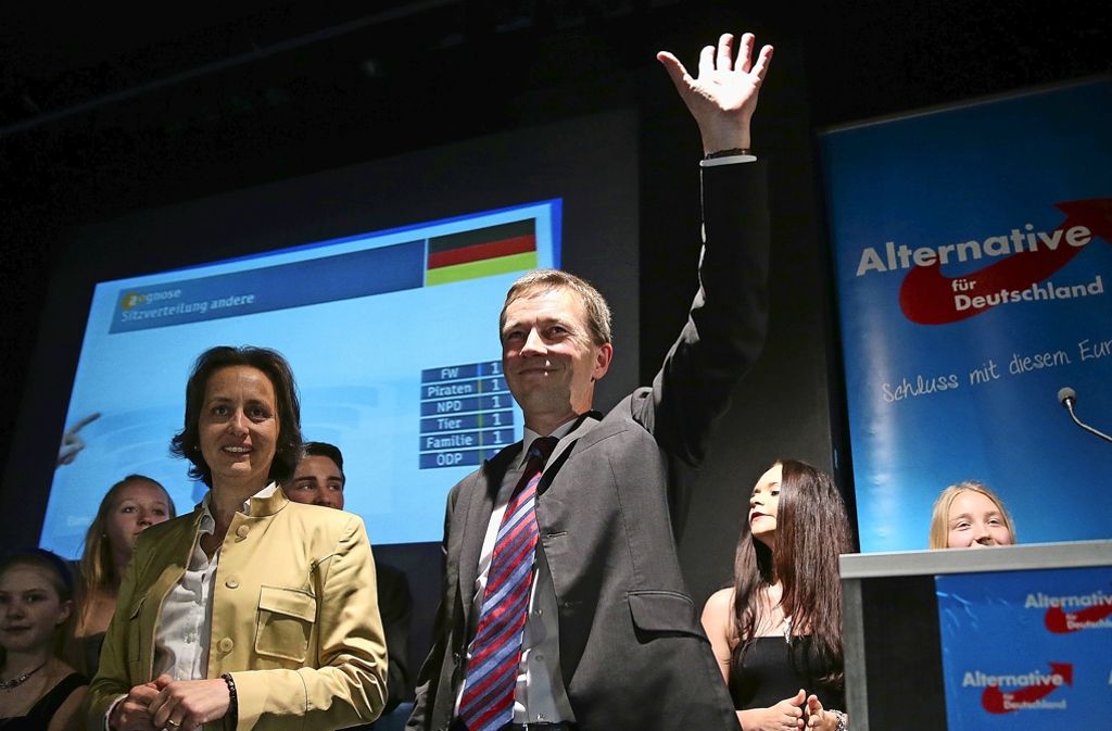 Prominente AfD-Gesichter von heute gehörten von Anfang an zum engen Kreis um Lucke: Die Europa-Abgeordnete Beatrix von Storch (l.) bei einer Wahlparty im Mai 2014 und ...
