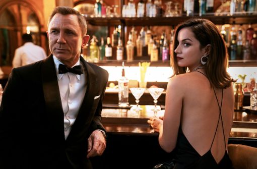 Die Ära Daniel Craig ist Geschichte – und die Kubanerin Ana de Armas eine echte Entdeckung. Foto: Danjaq, LLC und MGM/Nicola Dove