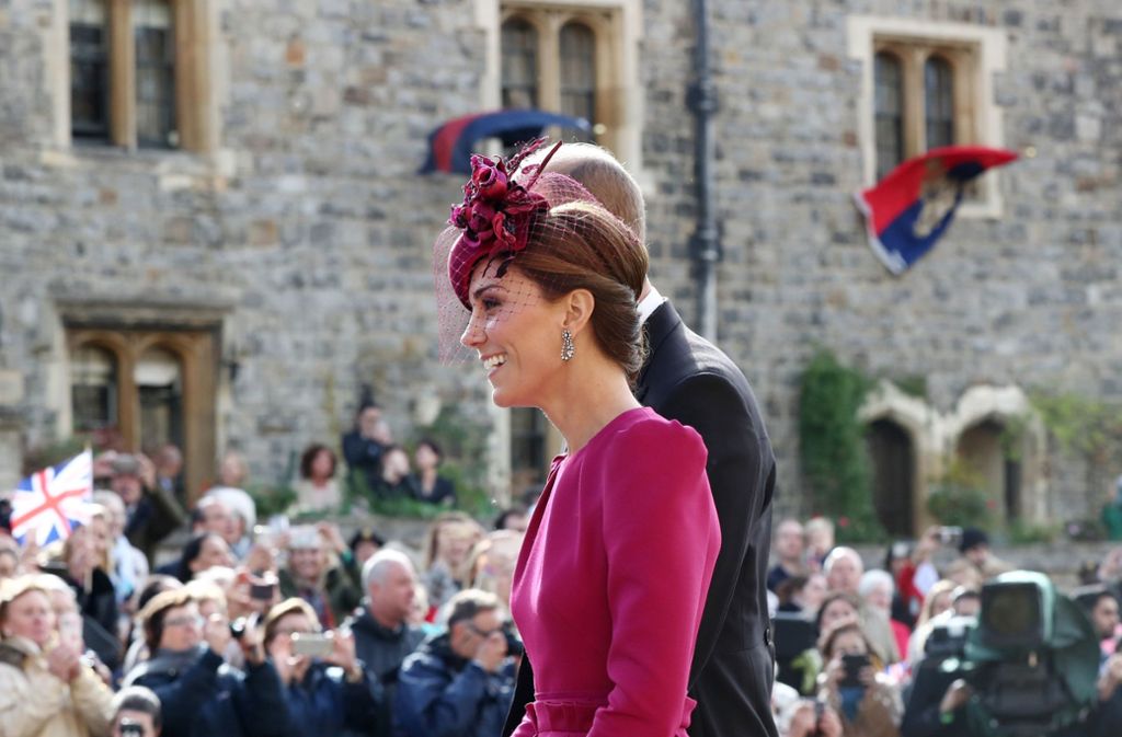 Deutlich auffälliger war die Farbe des Kleides von ihrer Schwägerin Herzogin Kate.