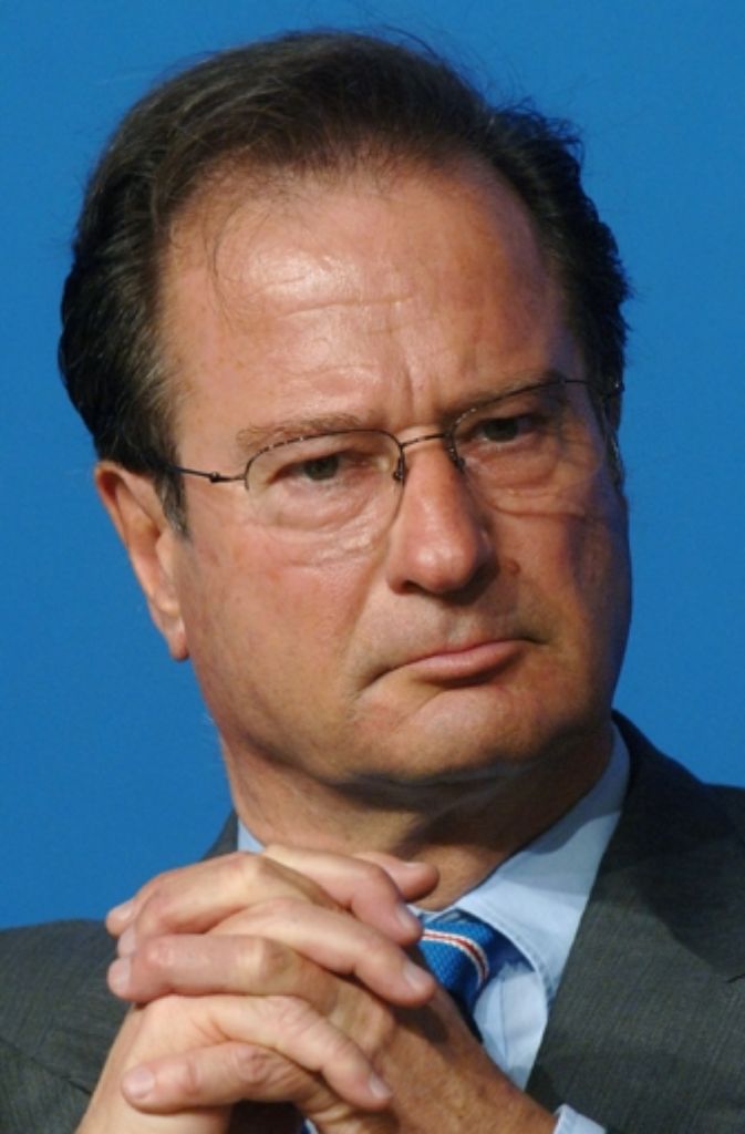 Kinkel war 1990 bis 1992 Bundesminister der Justiz, 1992 bis 1998 Bundesminister des Auswärtigen, Stellvertreter des Bundeskanzlers (1993 bis 1998) und Bundesvorsitzender der FDP (1993 bis 1995).