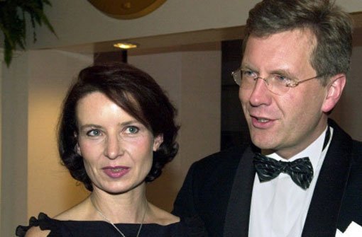 Christian Wulff kommt am 25.1.2003 mit seiner damaligen Frau Christiane zum Landespresseball in Hannover. Foto: dpa