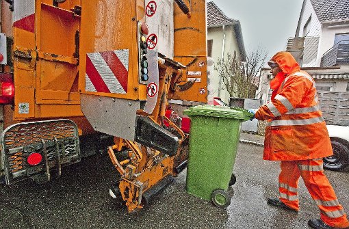 Die Müllabfuhr wird teurer – aber nur, um künftig wieder Stabilität zu haben, betont der Landrat. Foto: StZ