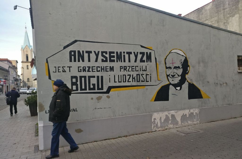 Oswiecim kämpft auch mit Wandmalerei für die Einhaltung der Menschenrechte. Hier ein Statement von Johannes Paul II gegen Antisemitismus