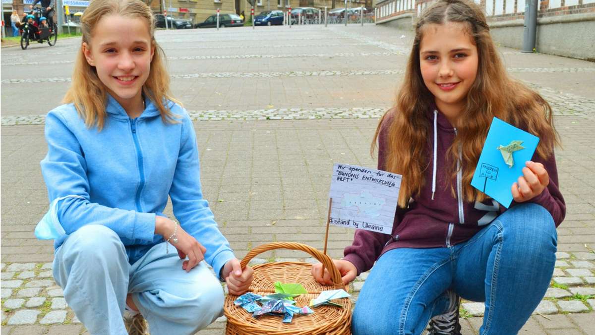 Schüleraktion in Stuttgart: Friedenstauben sind ein Verkaufsschlager