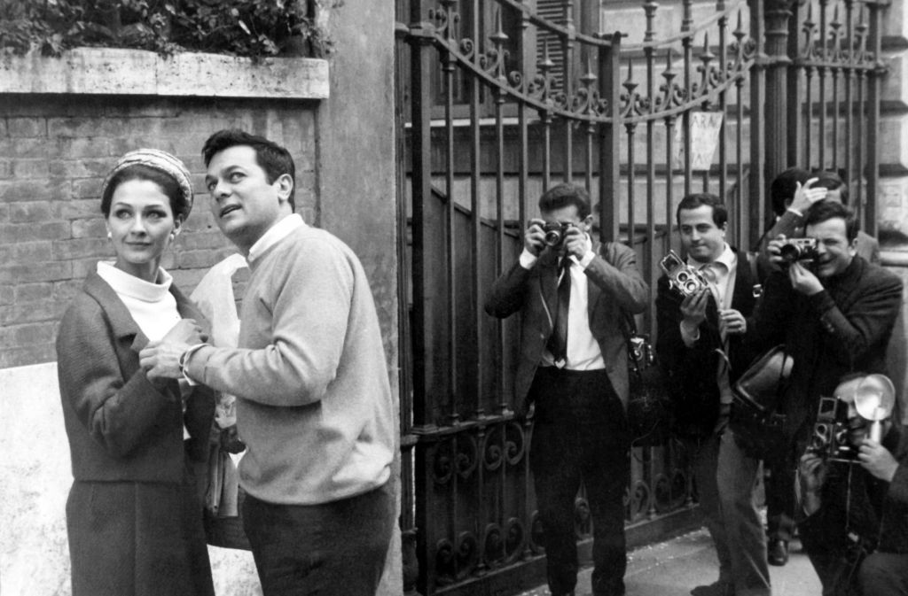 US-Schauspieler Tony Curtis und Christine Kaufmann in Rom im März 1965: Die beiden Stars wurden auch während ihres Urlaubs ständig von Fotografen umringt.