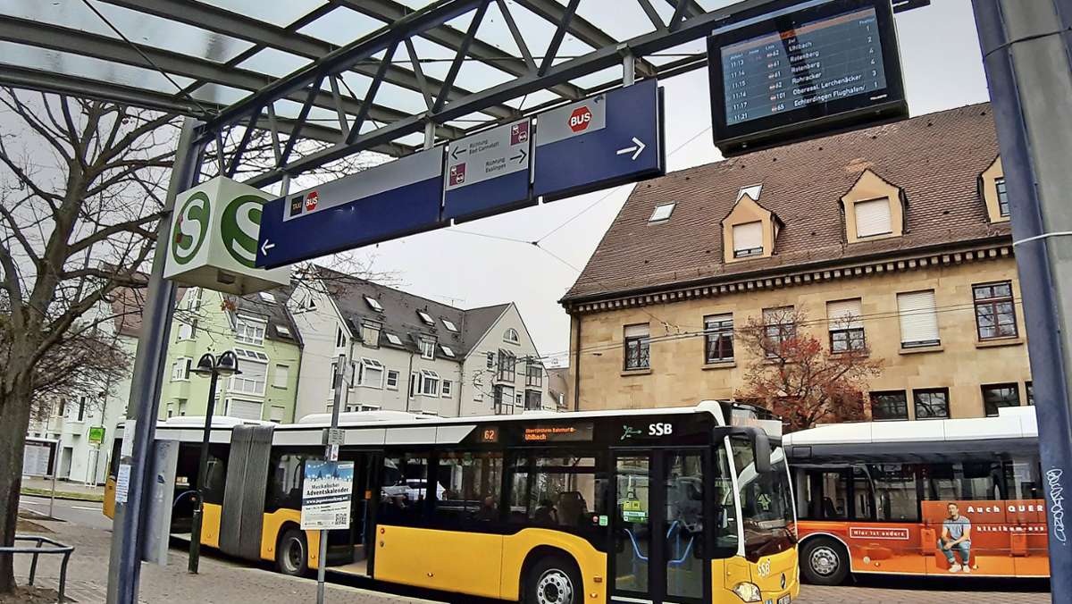  Die Vertaktung der S-Bahn-Linie S1 und der Buslinie 62 am Obertürkheimer Bahnhof hat ihre Tücken. Der Umstieg klappt nicht immer. Der Bezirksbeirat fordert eine flexible Lösung. 