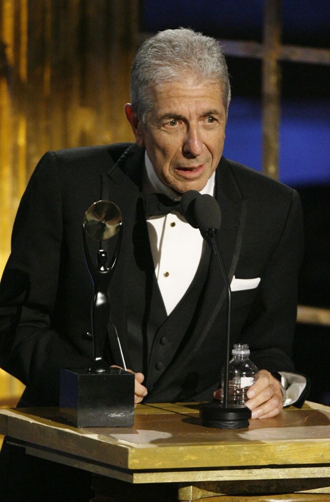 2006 wird Cohen in die Rock and Roll Hall of Fame aufgenommen, 2010 wird er mit einem Grammy für sein Lebenswerk geehrt.
