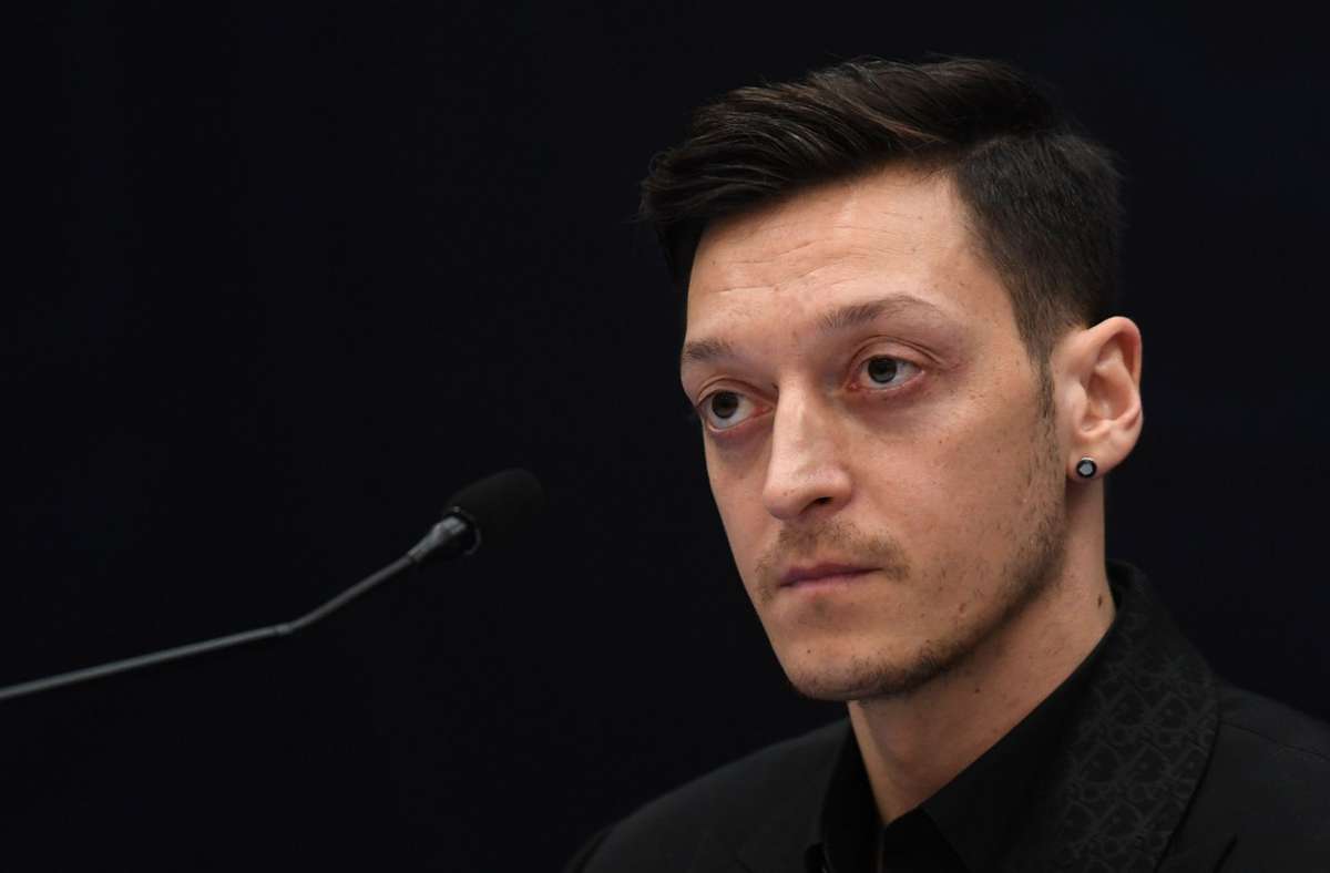 Auf die Frage einer Reporterin, ob sich Özil eine Rückkehr in die Bundesliga vorstellen könne, sagte er „Nein“. Foto: AFP/OZAN KOSE