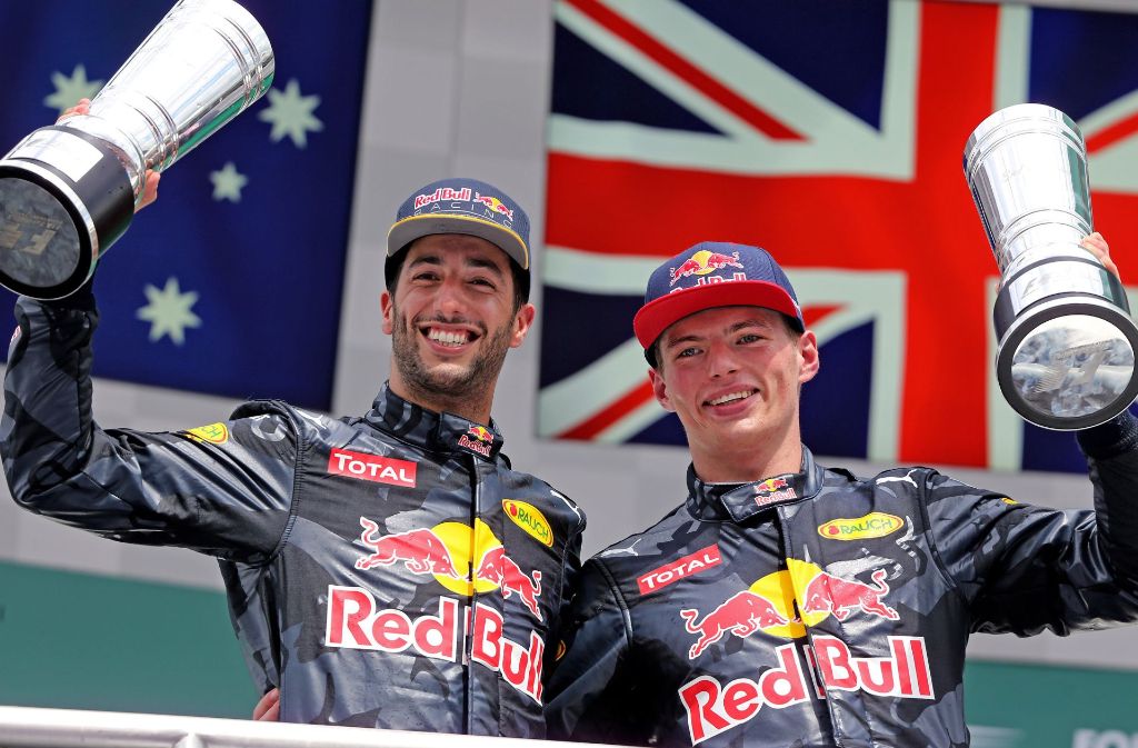 Krebs und Waage beim Feiern: Daniel Ricciardo (li.) und Max Verstappen
