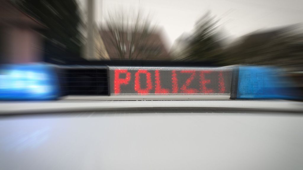 Rudersberg im Rems-Murr-Kreis: Betrunkene Frau verletzt Polizist