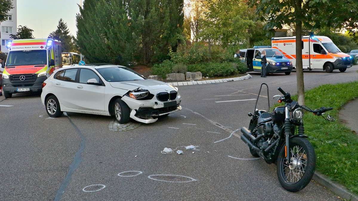 Unfall in Schwieberdingen: Motorradfahrer in Kreisverkehr übersehen