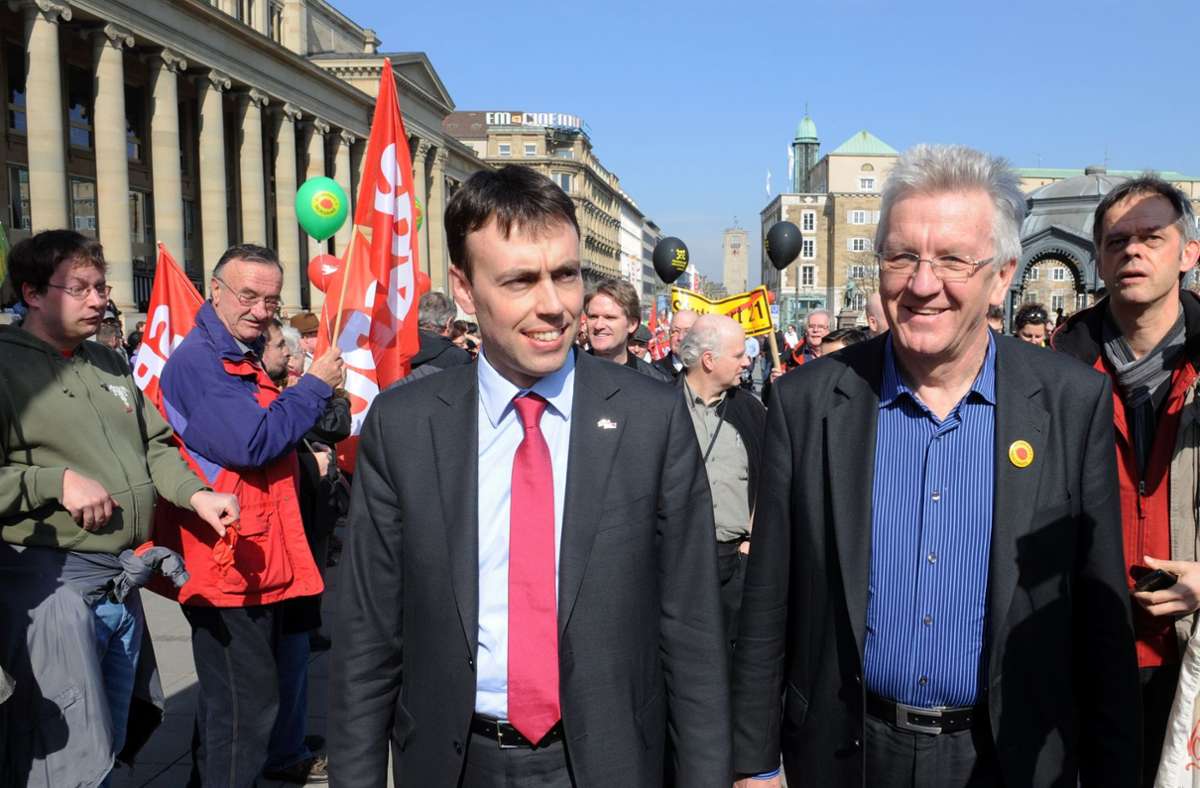 Unter den Demonstranten 2011 waren Nils Schmid (SPD) und der spätere Wahlsieger Winfried Kretschmann (Grüne).