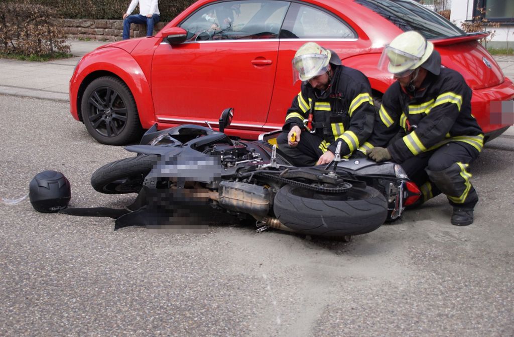 Bei dem Motorrad und dem Smart entstand jeweils ein Totalschaden.