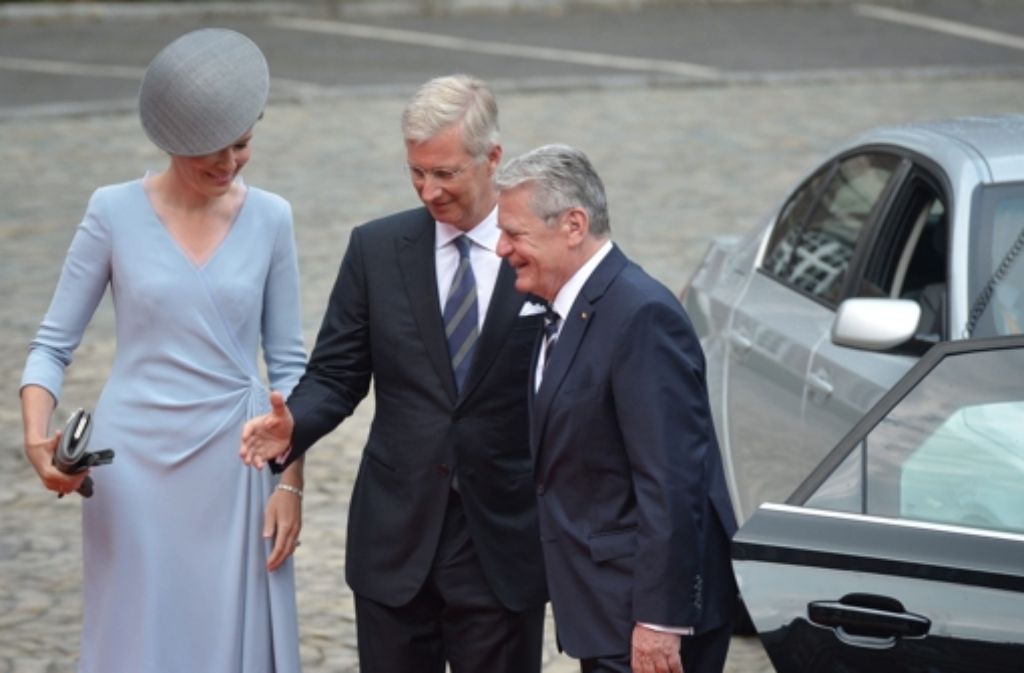 Bundespräsident Joachim Gauck (rechts) mit König Philippe und seiner Frau Mathilde