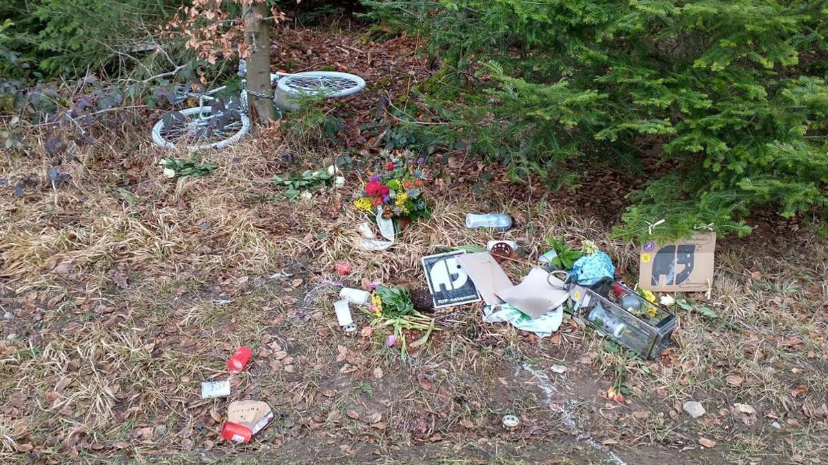 Neuhausen im Enzkeis: Gedenkstätte für verunglückten Radaktivisten  verwüstet