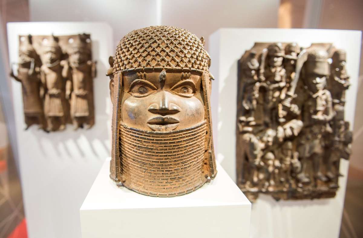 Die ethnologischen Museen in Deutschland haben zahlreiche Objekte, die in der Kolonialzeit unter mitunter zweifelhaften Umständen nach Europa kamen. Auch im Museum für Kunst und Gewerbe in Hamburg befinden sich mehrere Bronzen aus dem Königreich Benin.