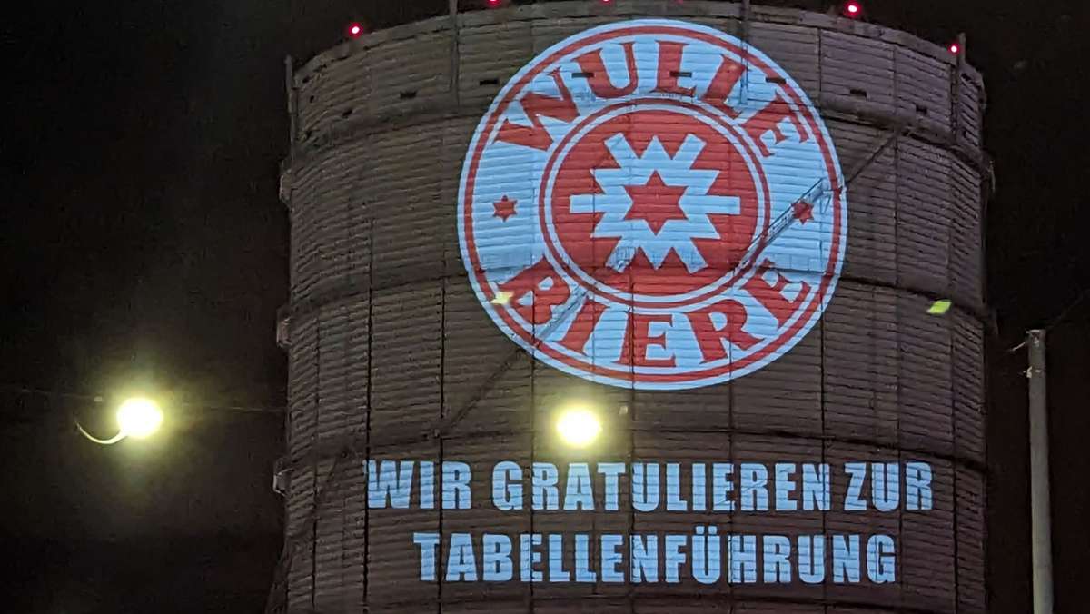 VfB Stuttgart als Tabellenführer gefeiert: Gaskessel wird zur leuchtenden Litfaßsäule